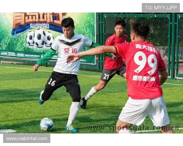 赛后分析：武汉足球队与成都足球队的战术对决与比赛节奏探讨